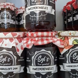 Syl's Puur Genieten streekproducten in flessen jams streekwinkel in De Lier Westland