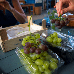 druiven proeven van de supermarkt